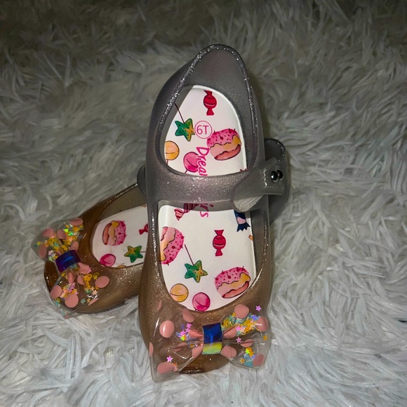Two toned shimmer shoes size 6 toddler - Picture 1 of 3